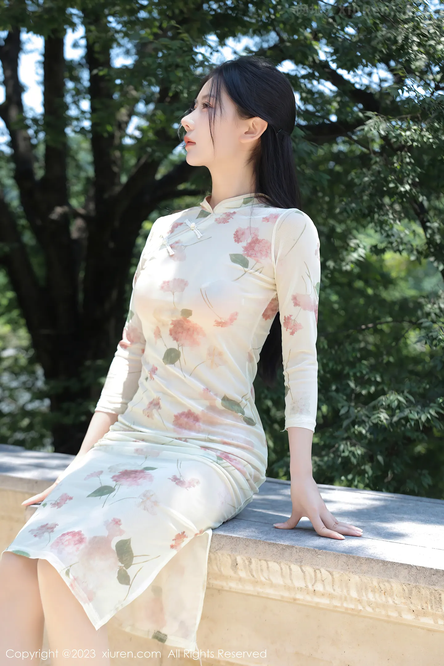 图片[2]-[XiuRen秀人网]VOL.7168 模特尹甜甜性感米色旗袍服配超薄无内肉丝秀完美身材诱惑写真46P-秀人网官方网站